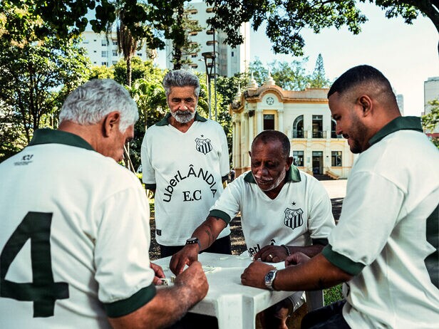 Jogadores do passado e presente, além de torcedores do clube, participaram do ensaio fotográfico