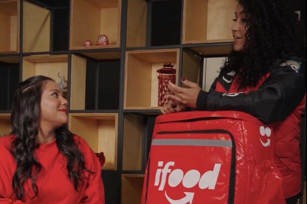 Chaiany, do BBB 26, em campanha do iFood para incentivar a retomada dos estudos (Créditos: Reprodução)