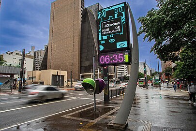 Dança das Contas: JCDecaux, Samsung e outras
