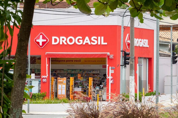 Drogasil é uma das marcas da RD Saúde que será atendida pela YouDare (Leonidas-Santana-shutterstock)