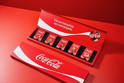 Coca-Cola distribuirá pins para a Copa do Mundo
