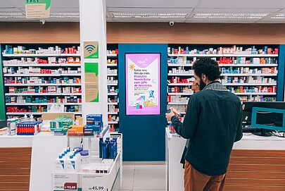 Eletromidia comercializa mídia nas lojas da RD Saúde