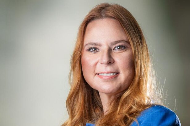Com experiência em mais de 60 países, Thatiana Emerich lidera gestão de talentos e cultura na Wicomm (Crédito: Divulgação)
