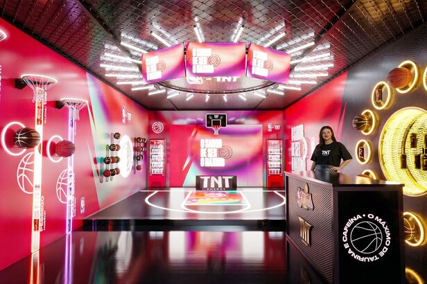 TNT oferece circuito gamificado na NBA House para recriar jogadas e apresenta novos sabores de energéticos.