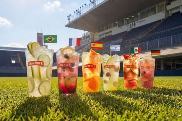 Para o Brasil, Diageo usará Smirnoff e Johnnie Walker nas ativações da Copa do Mundo Fifa 2026 (Créditos: Gerado com IA)