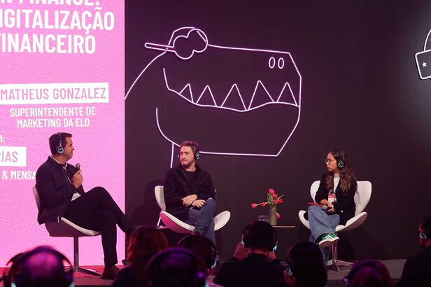 Guilherme Bernardes, do Santander, e Matheus Gonzalez, da Elo, falam sobre os desafios das financeiras com a digitalização (Crédito: Eduardo Lopes / Máquina da Foto)