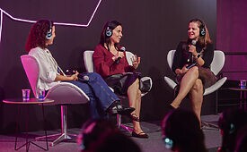 Carla Mita, vice-presidente de marketing da Visa do Brasil, e Mayra Dietzold Palacios, CMO da Privalia Brasil, no ProXXima 2026 (Créditos: Máquina da Foto)