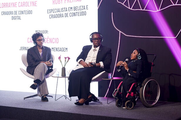 Roberta Freitas e Lorrayne Carolyne no painel do ProXXima 2026 (Crédito: Máquina da Foto)