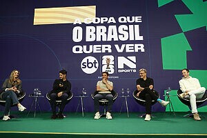 Ndine Bastos, Alexandre Pato, Junior Paulista, Mauro Betting e Tiago Leifert fazem parte da equipe de transmissão da Copa no SBT (Crédito: Rogério Pallatta/SBT)