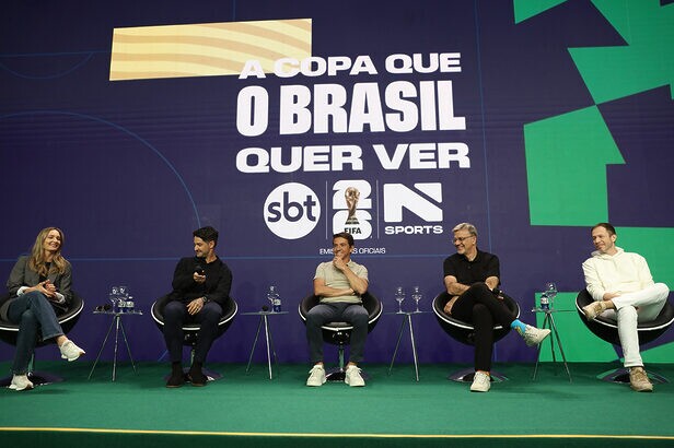 Ndine Bastos, Alexandre Pato, Junior Paulista, Mauro Betting e Tiago Leifert fazem parte da equipe de transmissão da Copa no SBT (Crédito: Rogério Pallatta/SBT)