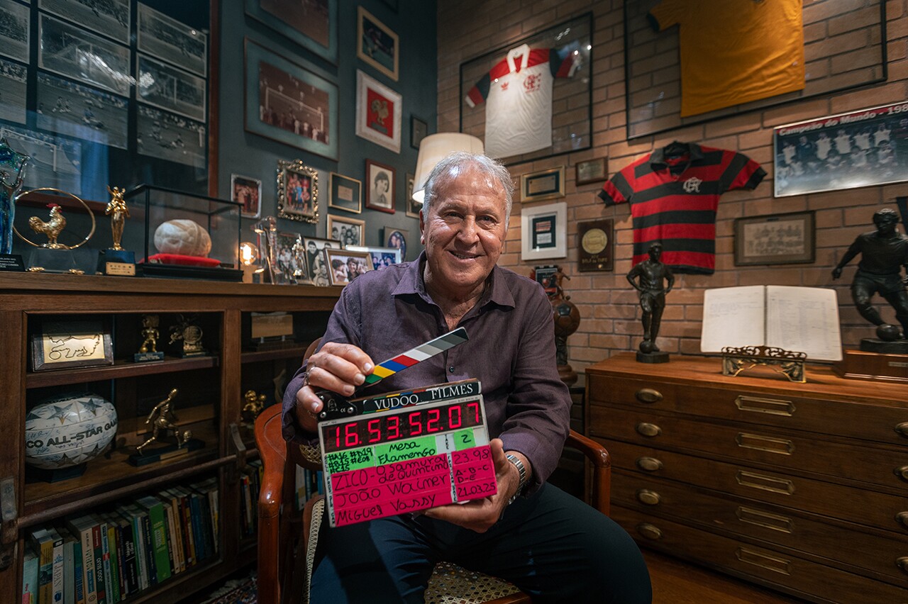 O jogador Zico nos bastidores da produção do documentário da Vudoo Filmes (Crédito: Peter Wred)