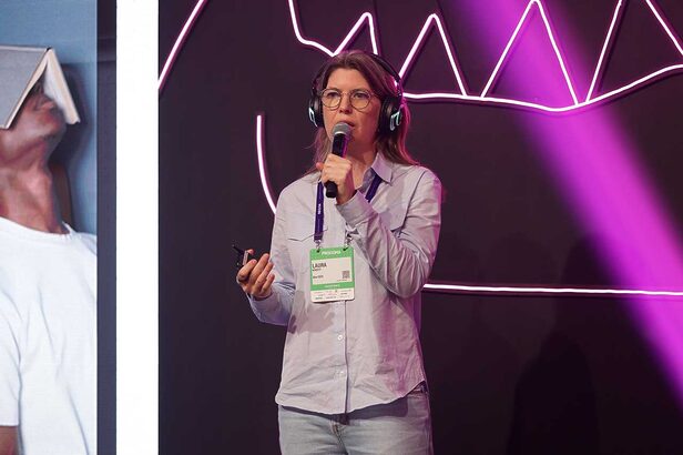 Laura Kroeff, da Box1824, comentou a relação das marcas com os consumidores (Crédito: Eduardo Lopes / Máquina da Foto)
