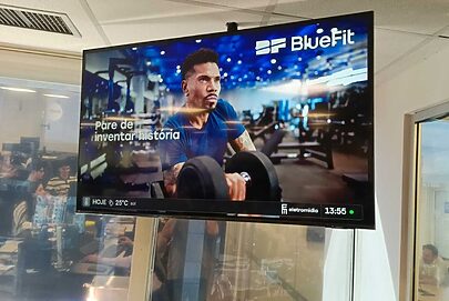 Bluefit veicula publicidade e conteúdo junto com Eletromidia