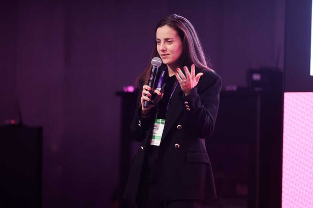 Briza Rocha Bueno, do AliExpress, apresenta tendências do mercado chinês de e-commerce (Crédito: Edu Lopes / Máquina da Foto)