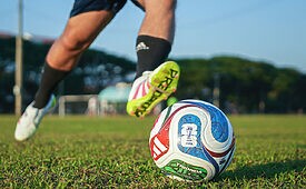 Conteúdo do Fifa+ será exibido na grade da Dazn (Crédito: nattawit-khomsanit-shutterstock)