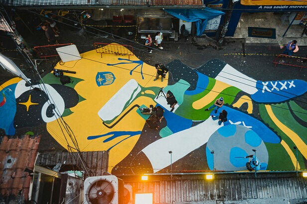 Ruas pintadas voltam a ganhar espaço e se tornam símbolo de união entre vizinhos e torcedores. (Crédito: Divulgação)