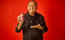 Coca-Cola convoca Galvão Bueno para campanha sobre novas latas colecionáveis para a Copa do Mundo Fifa 2026 (Créditos: Divulgação)
