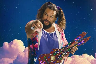 Com Jason Momoa, Lego faz manifesto a favor da brincadeira