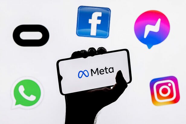 Smartphone exibindo logo Meta, ao lado de ícones de seus principais apps: Facebook, Instagram, WhatsApp, Messenger.