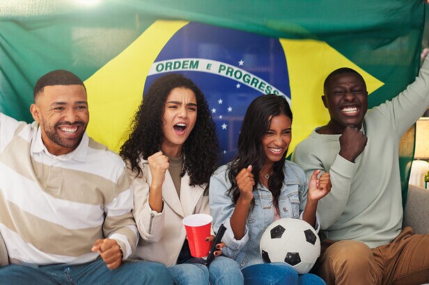 Google e OpenAi querem ampliar a experiência de torcedores durante a Copa do Mundo (Crédito: PeopleImages-shutterstock)