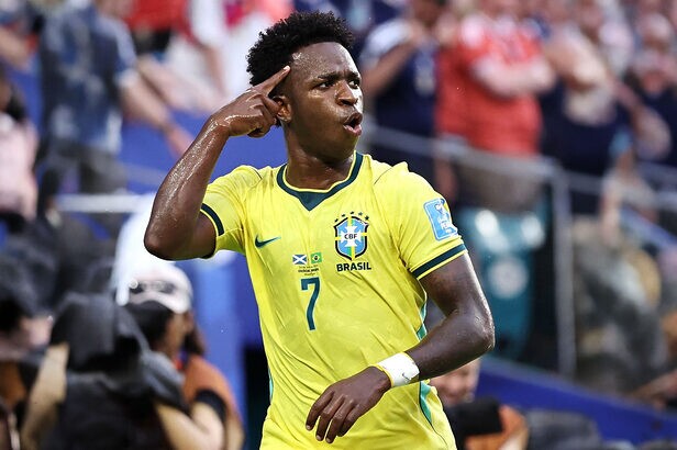 Vini Jr. comemora um dos gols marcados pela seleção brasileira contra a Escócia (Crédito: Reprodução/Instagram/Fifa/ Rafael Ribeiro/CBF)