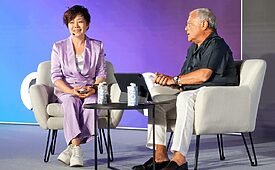Stella Li, vice-presidente executiva e CEO da BYD nas Américas, Europa, Oriente Médio e África, e Martin Sorrell, fundador e chairman da S4 Capital