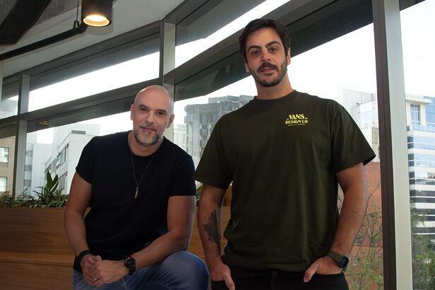 Daniel Negretti, executive creative director e Gabriel Gil, diretor de criação. (Crédito: Divulgação)