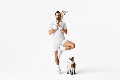 Lacoste troca crocodilo por cabra em homenagem a Djokovic