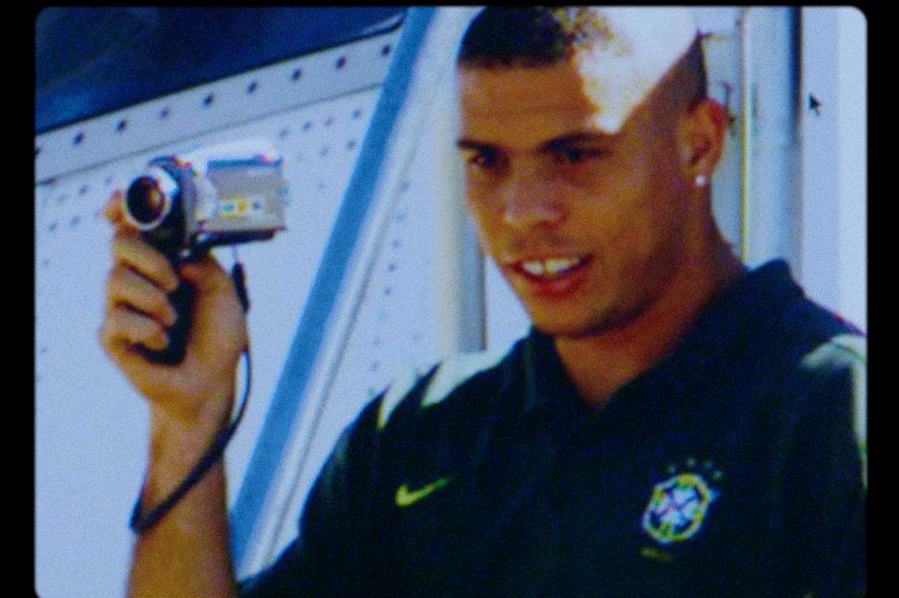Para Nike, João Gomes narra relação do brasileiro com o futebol