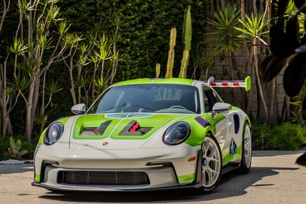 Porsche 911 GT3 RS inspirado no personagem Buzz Lightyear (Créditos: Divulgação/Porsche)