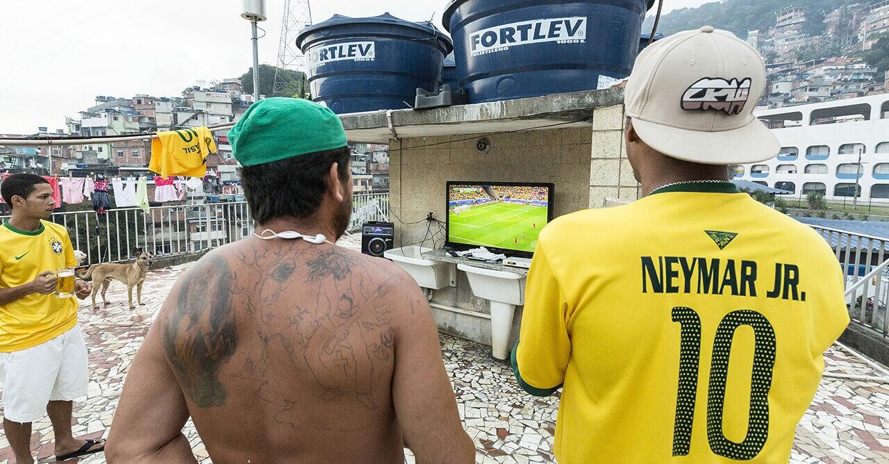 YouTube, WhatsApp e Netflix lideram entretenimento nas favelas