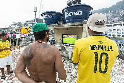 YouTube, WhatsApp e Netflix lideram entretenimento nas favelas