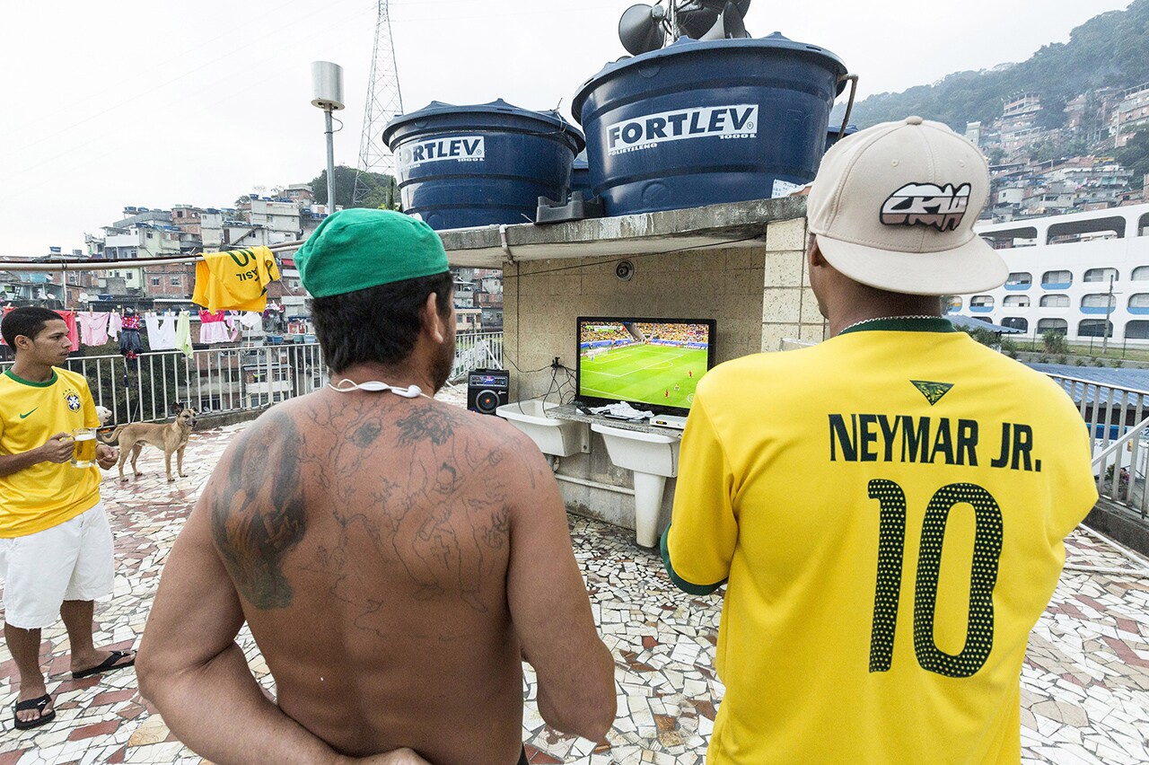 YouTube, WhatsApp e Netflix lideram entretenimento nas favelas
