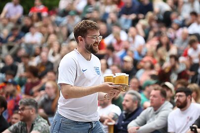 Busca por cerveja zero dispara 985% para a Copa de 2026