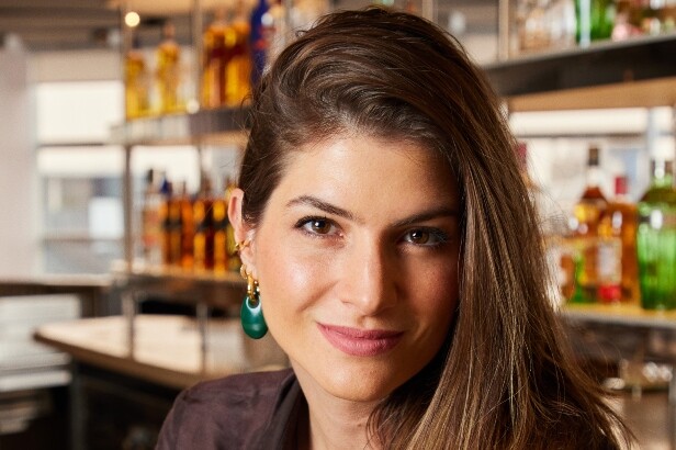 Adriana Nogueira, head de marketing de vodka, gin e cachaça na Diageo (Crédito: Luiza Ferraz)