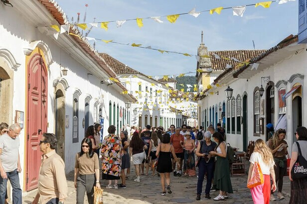 Público nas ruas de Paraty, no Rio de Janeiro, durante a Flip 2026 (Créditos: Reprodução/Instagram)