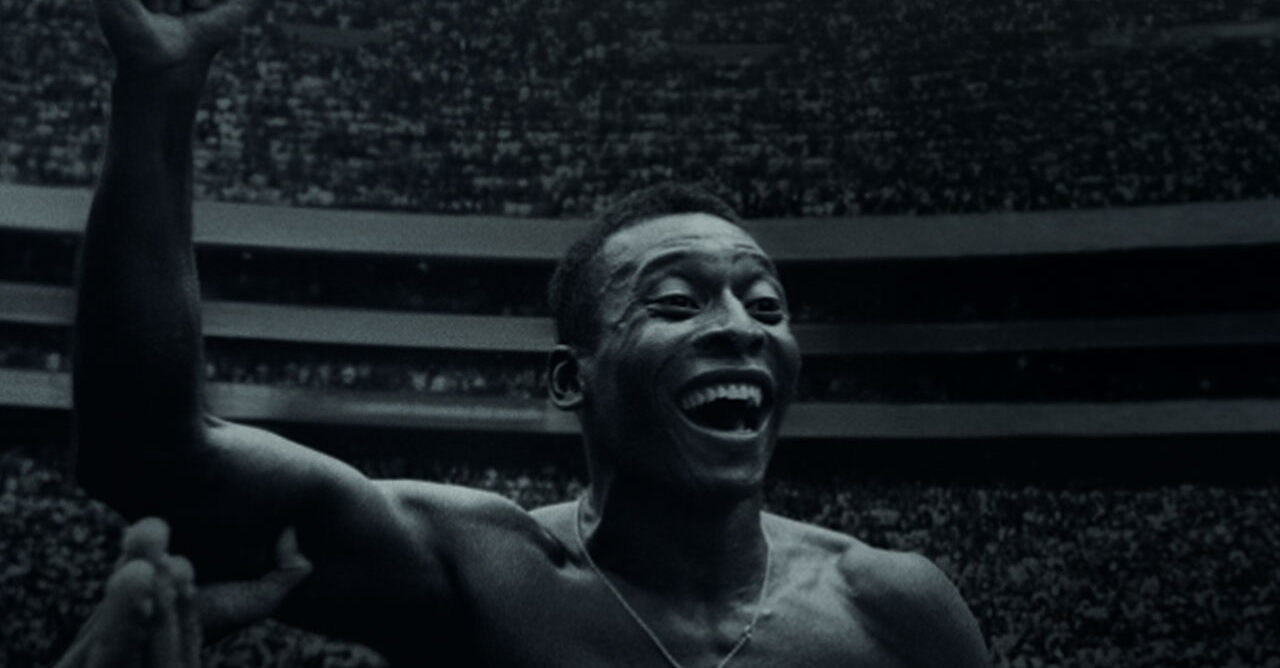 Elo homenageia torcida com última carta autoral de Pelé