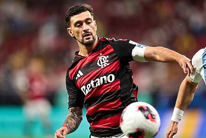 Lubrax volta ao uniforme do Flamengo após 17 anos