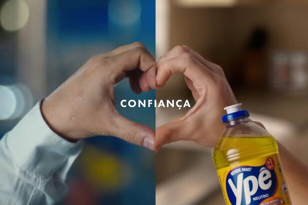 Duas mãos formam um coração, com a palavra CONFIANÇA e uma embalagem de detergente Ypê Neutro.