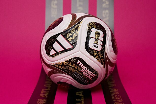 Adidas une estética e performance no design da bola Trionda Final, inspirada no troféu do Mundial (Crédito: Divulgação)