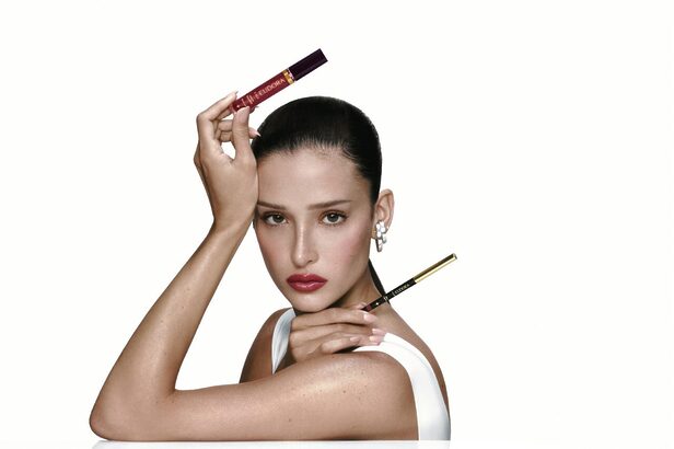 Livia Nunes é protagonista da campanha de lançamento de Micro Injection, nova linha de volumizadores labiais da marca (Crédito: Divulgação)