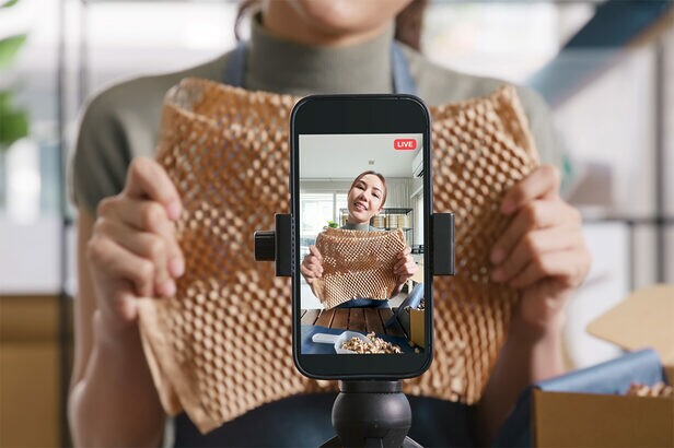 UOL live commerce