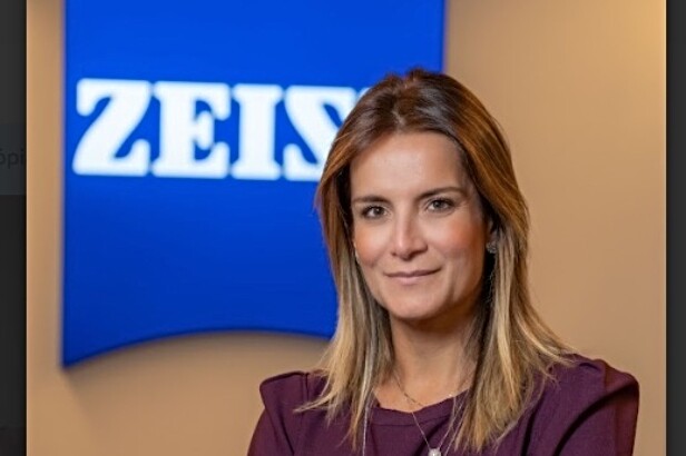 Paula Queiroz, diretora de marketing da ZEISS Vision (Crédito: Divulgação)