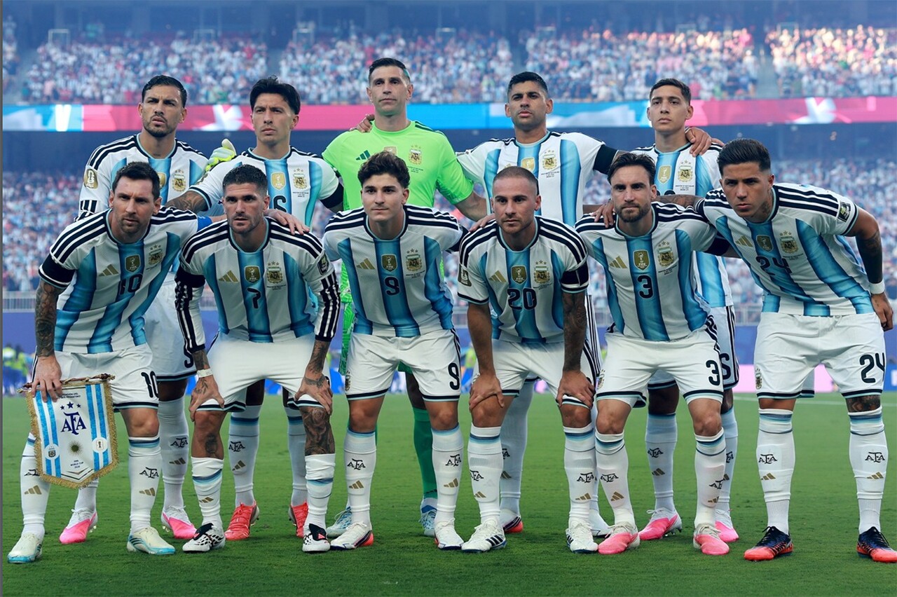 Momentos emblemáticos impactam buscas por camisas da Copa