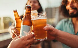 Cerveja sem álcool ajuda a sustentar consumo da categoria no Brasil (Crédito: STOCKEROcr-shutterstock)