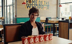 Artista protagoniza filme que brinca com a repercussão nas redes para apresentar promoção de BK shakes (Crédito: Divulgação)