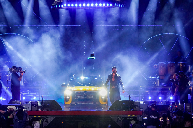 Gusttavo Lima entrou ao palco da Festa do Peão de Barretos, a bordo da nova Volkswagen Tukan (Crédito: Divulgação)