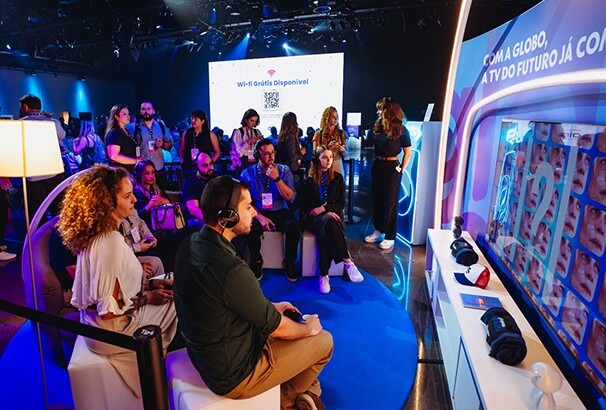 : Espaço de ativação da Globo no Adtech & Branding 2025 apresenta aos participantes as inovações em consumo e interatividade da TV do futuro