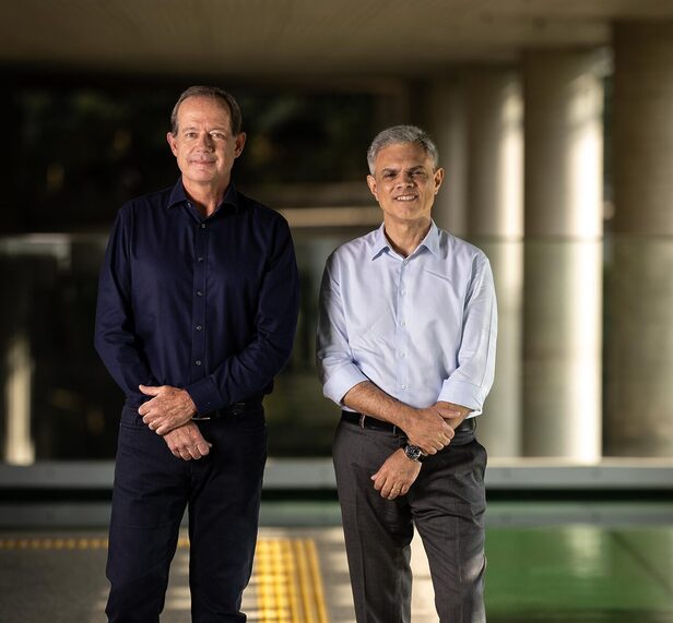 Alessandro Carlucci e João Paulo Ferreira, da Natura, na troca de comando da Natura