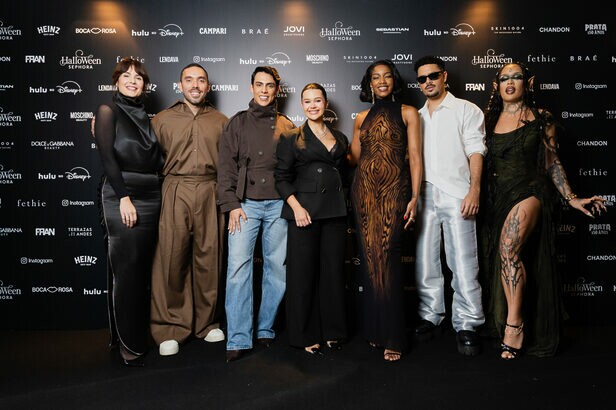 Carol Zaia, Cataldo Domenicis, Theodoro, Franciny Ehlke, Iza, Pedro Sampaio e Gloria Groove durante coletiva de imprensa nesta segunda-feira, 31, para falar da nova edição do Halloween da Sephora (Créditos: Divulgação)